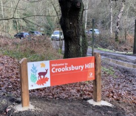 P7 public signs to welcome visitors to Crooksbury Hill