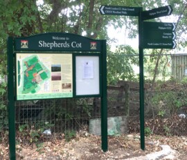 P8 welcome park sign with interpretation board displaying map