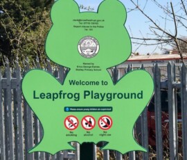 P5 green frog-shaped park sign for playground